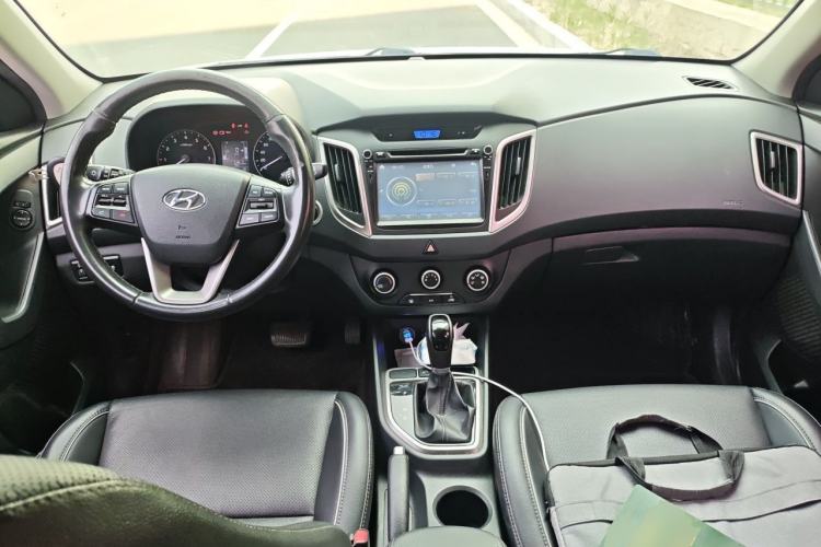 Used Hyundai ix25 2015 1.6L Automatic Two-Wheel Drive Smart GLS Trim Center Console