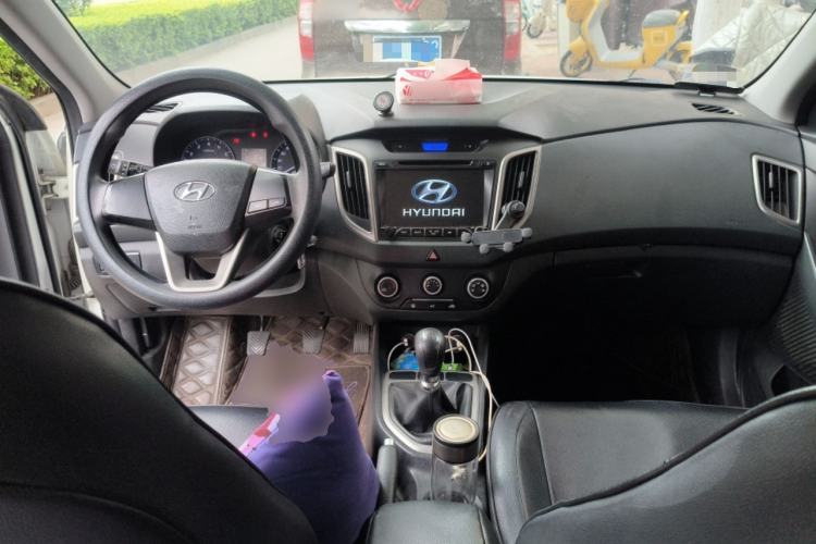 Used Hyundai ix25 2015 1.6L Manual Two-Wheel Drive Fashionable GS Model Center Console