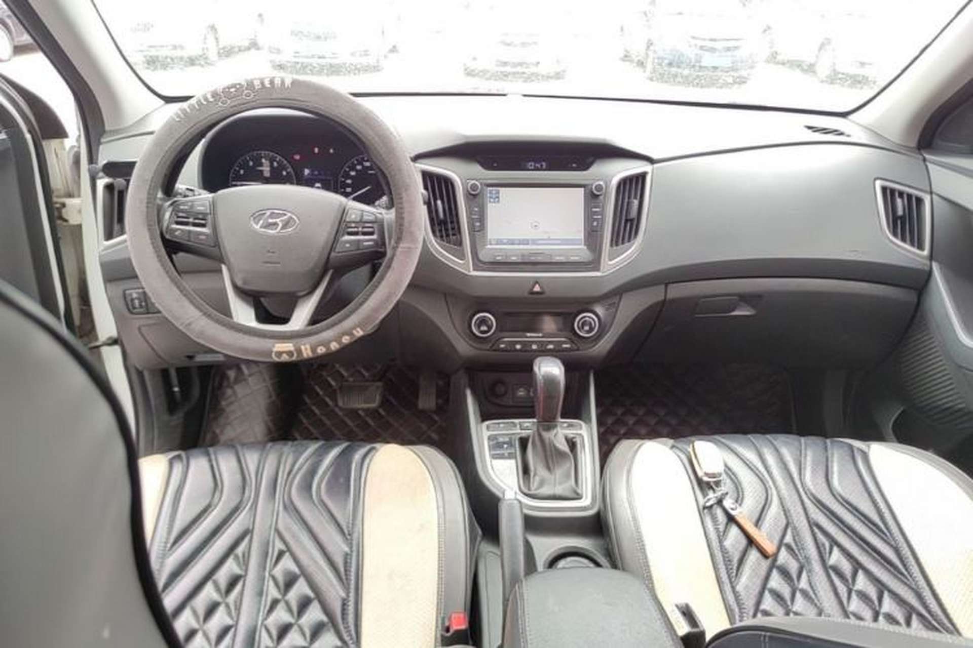 Used Hyundai ix25 2015 2.0L Automatic 4x4 Deluxe DLX Center Console