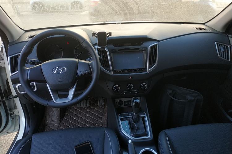 Used Hyundai ix25 2015 1.6L Automatic Two-Wheel Drive Smart GLS Trim Center Console