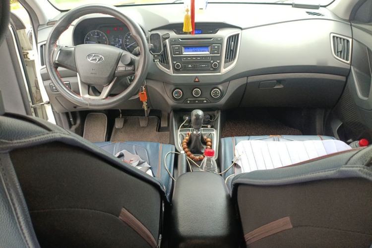 Used Hyundai ix25 2015 1.6L Manual Two-Wheel Drive Fashionable GS Model Center Console