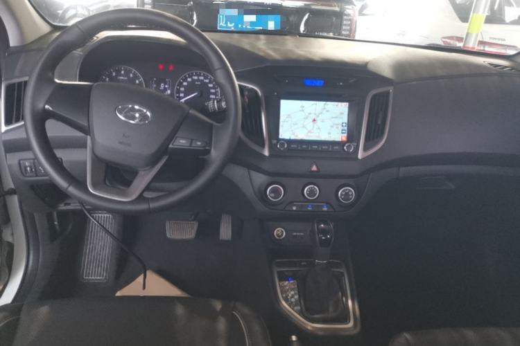 Used Hyundai ix25 2015 1.6L Automatic Two-Wheel Drive Smart GLS Trim Center Console