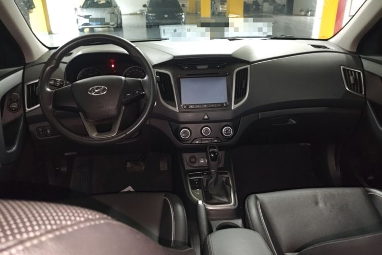 Used Hyundai ix25 2015 1.6L Automatic Two-Wheel Drive Smart GLS Trim Center Console