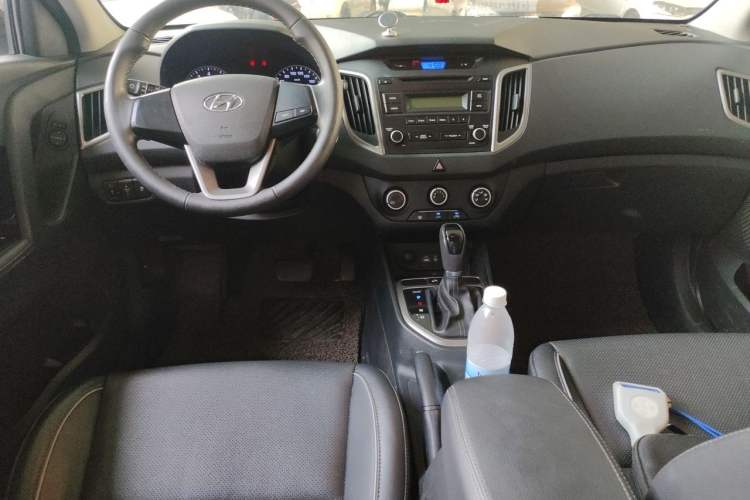Used Hyundai ix25 2015 1.6L Automatic Two-Wheel Drive Smart GLS Trim Center Console