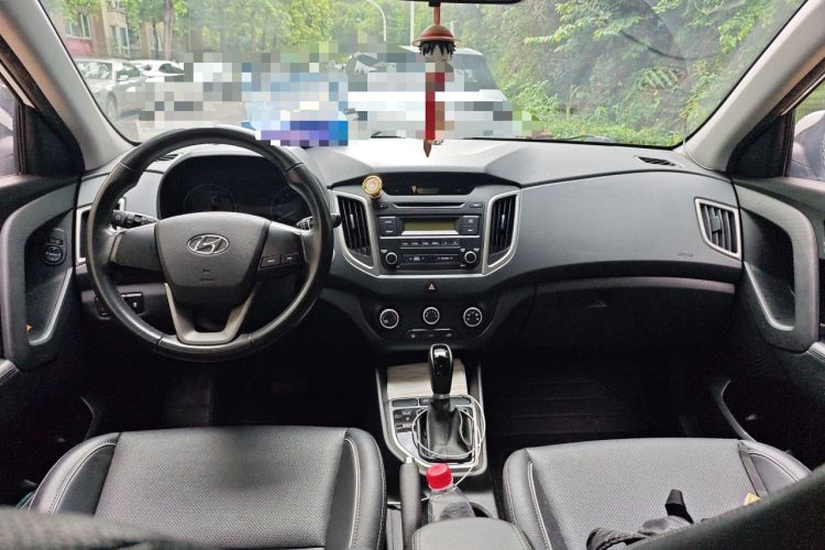 Used Hyundai ix25 2015 1.6L Automatic Two-Wheel Drive Smart GLS Trim Center Console