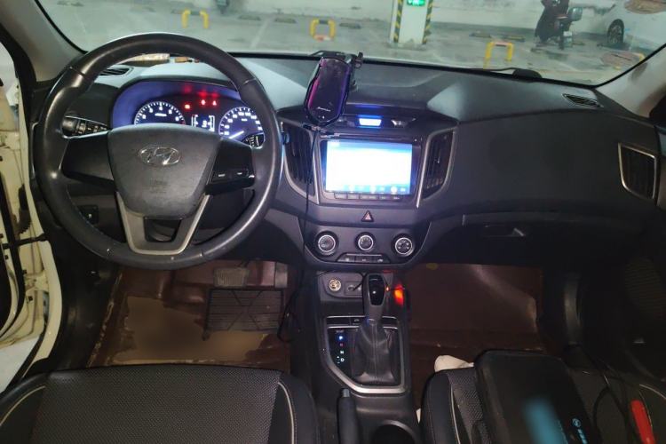 Used Hyundai ix25 2015 1.6L Automatic Two-Wheel Drive Smart GLS Trim Center Console
