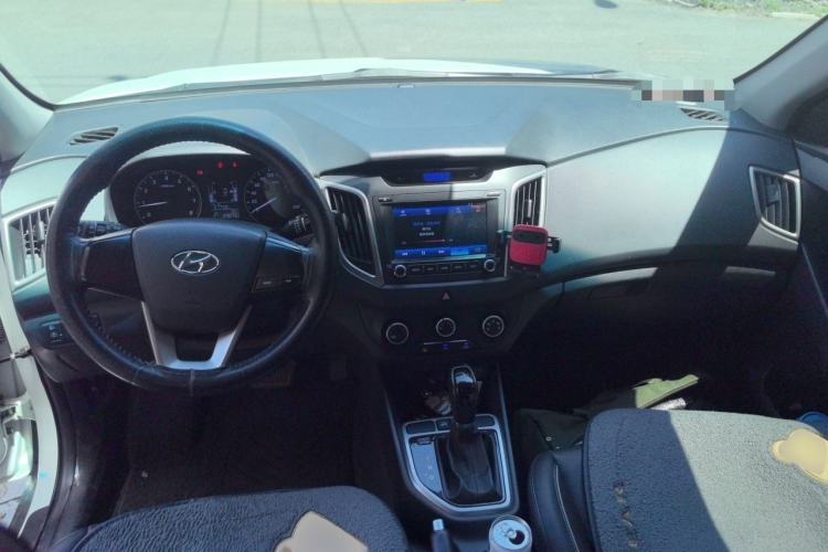 Used Hyundai ix25 2015 1.6L Automatic Two-Wheel Drive Smart GLS Trim Center Console