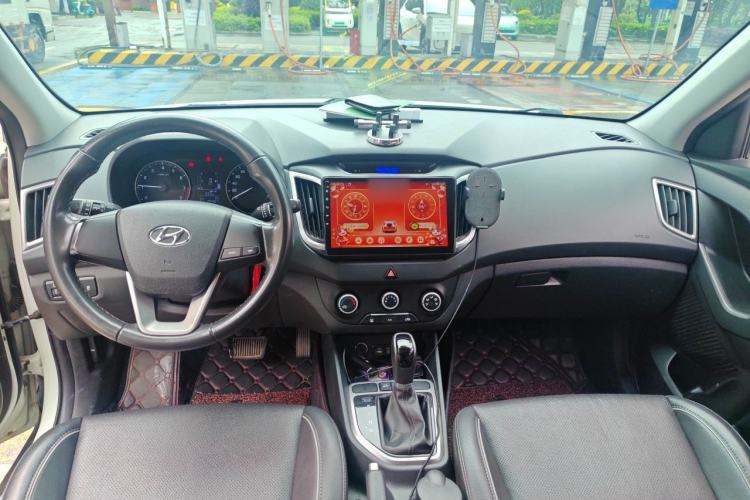 Used Hyundai ix25 2015 1.6L Automatic Two-Wheel Drive Smart GLS Trim Center Console
