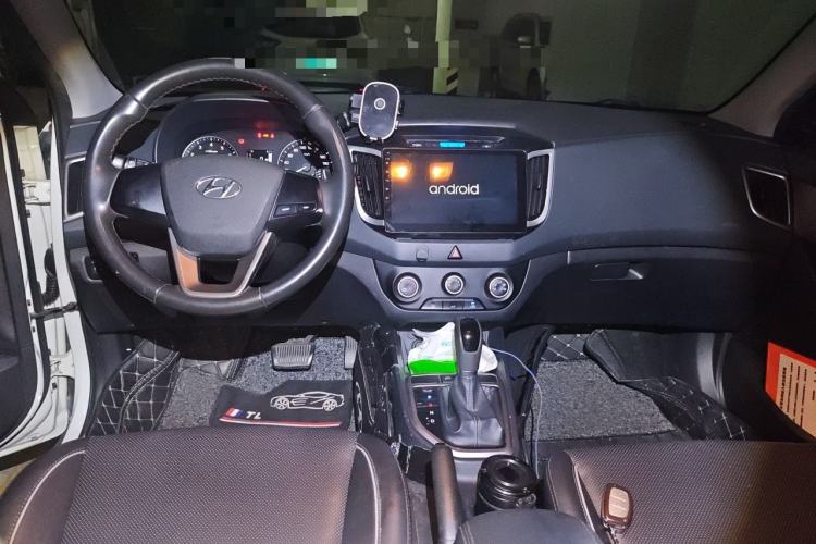 Used Hyundai ix25 2015 1.6L Automatic Two-Wheel Drive Smart GLS Trim Center Console