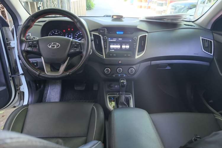 Used Hyundai ix25 2015 1.6L Automatic Two-Wheel Drive Smart GLS Trim Center Console