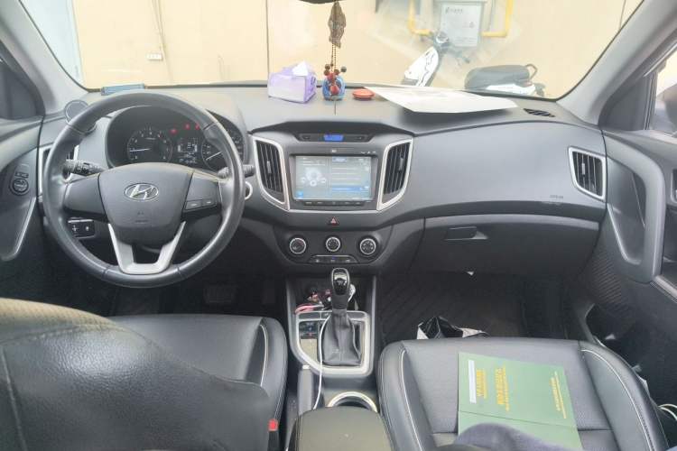 Used Hyundai ix25 2015 1.6L Automatic Two-Wheel Drive Smart GLS Trim Center Console