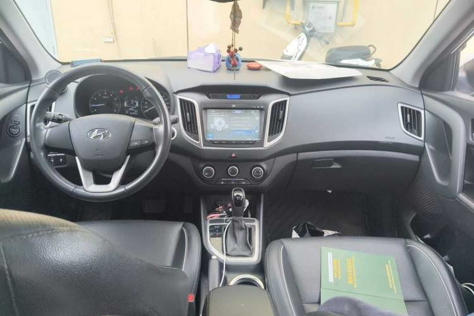 Used Hyundai ix25 2015 1.6L Automatic Two-Wheel Drive Smart GLS Trim Center Console