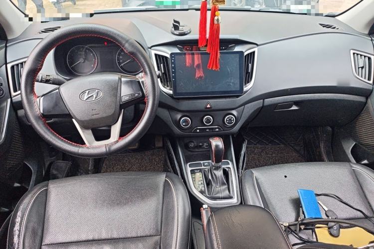 Used Hyundai ix25 2015 1.6L Automatic Two-Wheel Drive Smart GLS Trim Center Console