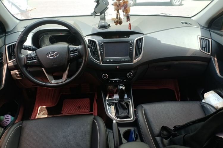 Used Hyundai ix25 2015 2.0L Automatic Two-Wheel Drive Intelligent GLS Center Console