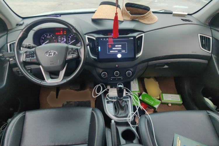 Used Hyundai ix25 2015 1.6L Automatic Two-Wheel Drive Smart GLS Trim Center Console