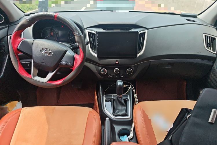 Used Hyundai ix25 2015 1.6L Automatic Two-Wheel Drive Fashionable GS Model Center Console