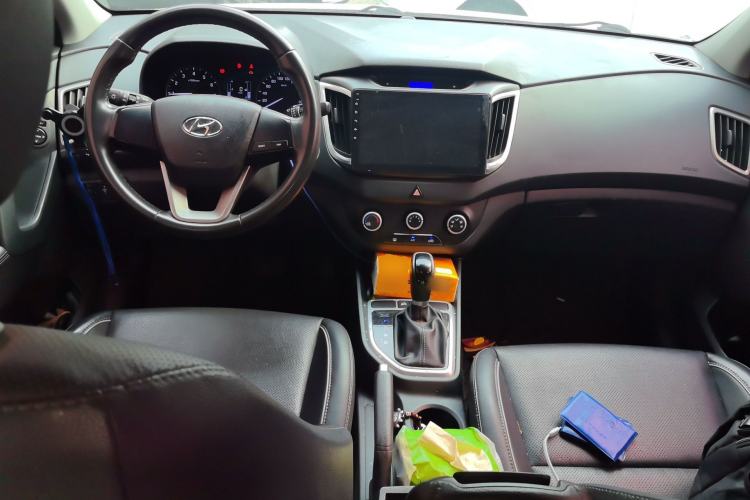 Used Hyundai ix25 2015 1.6L Automatic Two-Wheel Drive Smart GLS Trim Center Console