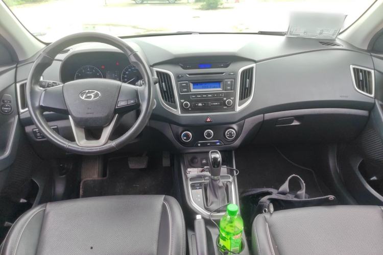 Used Hyundai ix25 2015 1.6L Automatic Two-Wheel Drive Smart GLS Trim Center Console