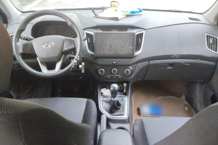 Used Hyundai ix25 2015 1.6L Manual Two-Wheel Drive Fashionable GS Model Center Console