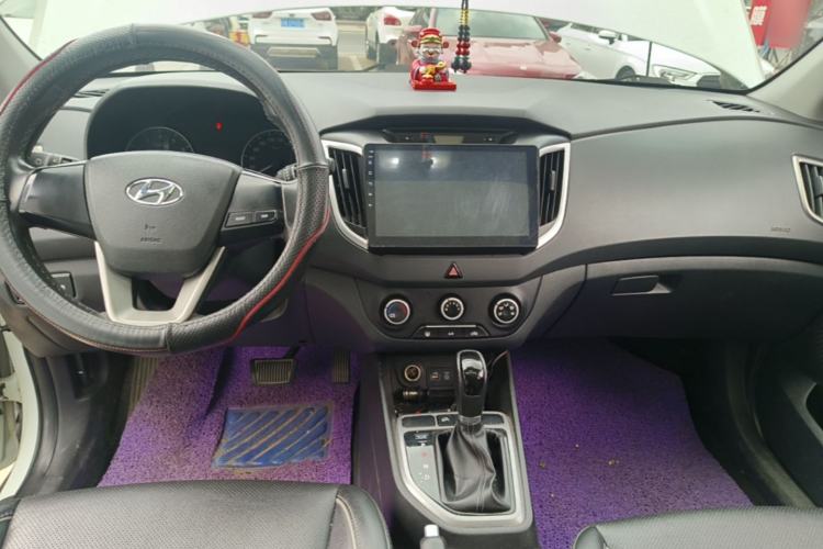Used Hyundai ix25 2015 1.6L Automatic Two-Wheel Drive Smart GLS Trim Center Console
