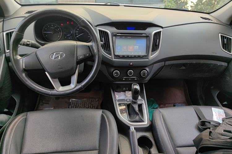 Used Hyundai ix25 2015 1.6L Automatic Two-Wheel Drive Smart GLS Trim Center Console