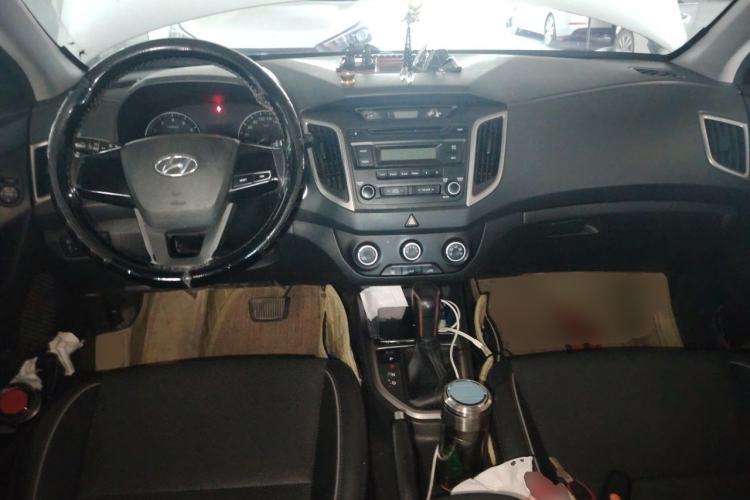 Used Hyundai ix25 2015 1.6L Automatic Two-Wheel Drive Smart GLS Trim Center Console