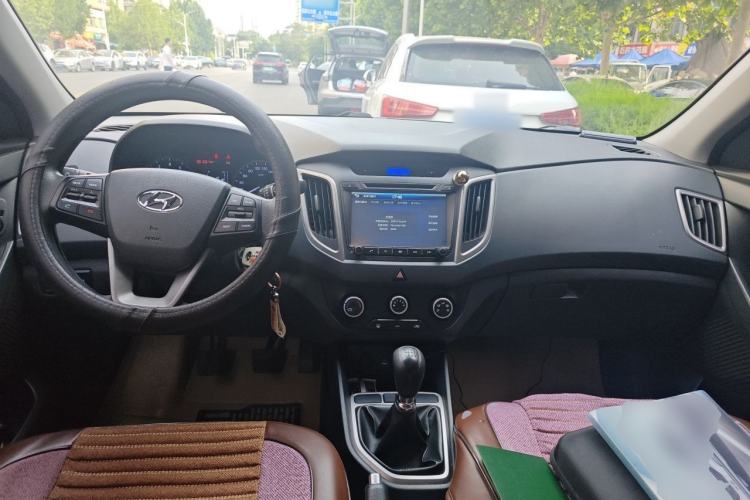 Used Hyundai ix25 2015 1.6L Manual Two-Wheel Drive Fashionable GS Model Center Console