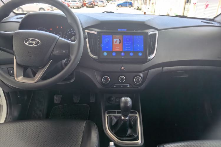 Used Hyundai ix25 2015 1.6L Manual Two-Wheel Drive Fashionable GS Model Center Console