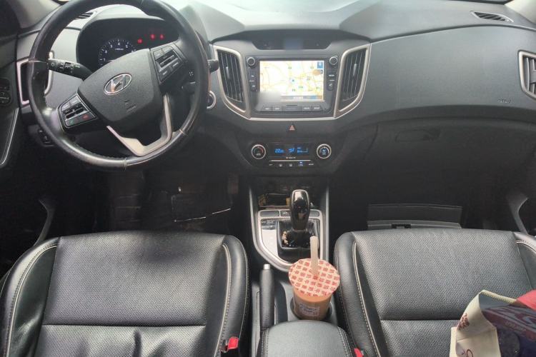 Used Hyundai ix25 2015 2.0L Automatic Two-Wheel Drive Intelligent GLS Center Console