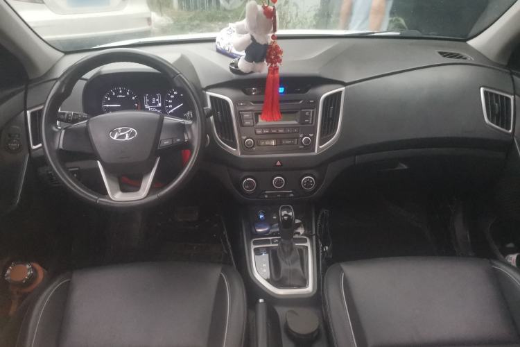 Used Hyundai ix25 2015 1.6L Automatic Two-Wheel Drive Smart GLS Trim Center Console