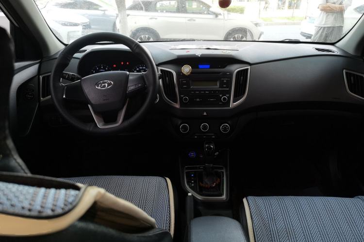 Used Hyundai ix25 2015 1.6L Automatic Two-Wheel Drive Smart GLS Trim Center Console