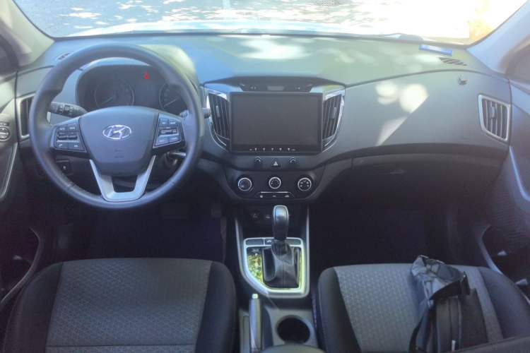 Used Hyundai ix25 2015 1.6L Automatic Two-Wheel Drive Fashionable GS Model Center Console