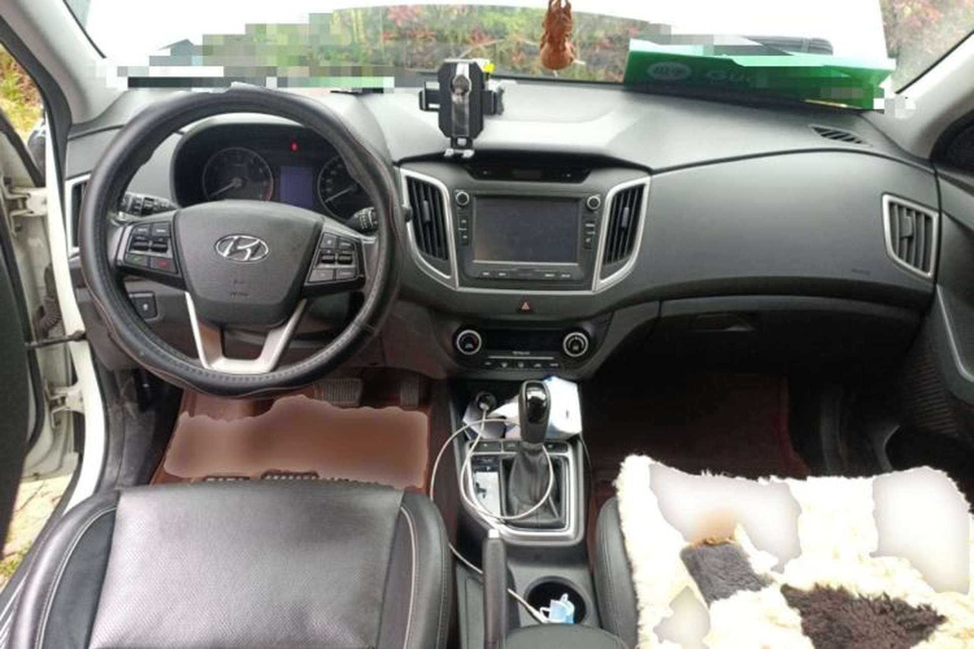 Used Hyundai ix25 2015 2.0L Automatic 4x4 Deluxe DLX Center Console