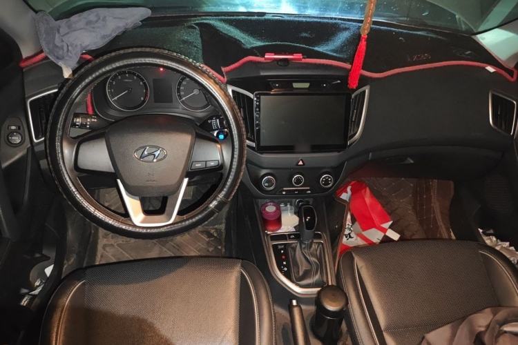 Used Hyundai ix25 2015 1.6L Automatic Two-Wheel Drive Smart GLS Trim Center Console