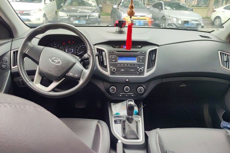Used Hyundai ix25 2015 1.6L Automatic Two-Wheel Drive Smart GLS Trim Center Console