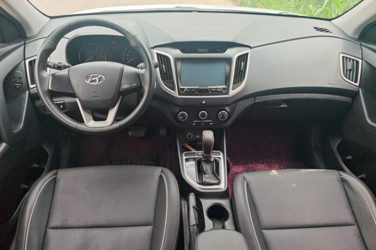 Used Hyundai ix25 2015 1.6L Automatic Two-Wheel Drive Smart GLS Trim Center Console