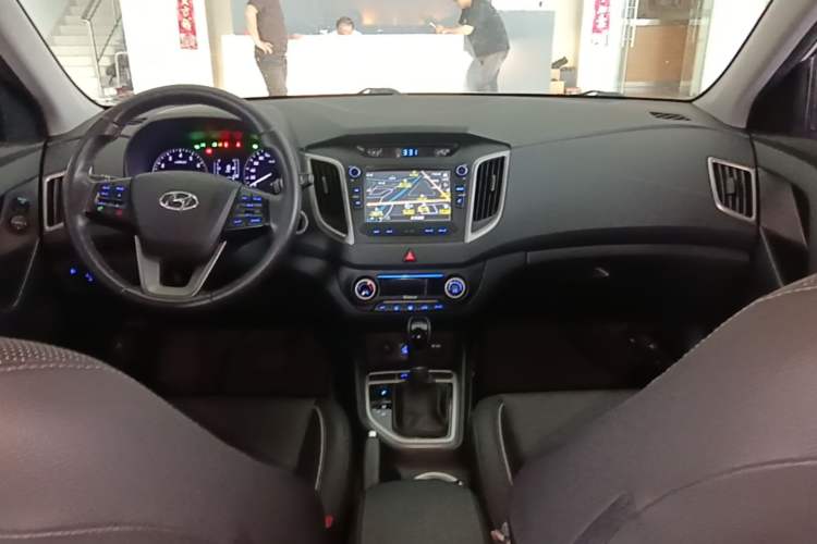 Used Hyundai ix25 2015 1.6L Automatic Two-Wheel-Drive Deluxe DLX Model Center Console