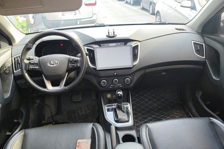 Used Hyundai ix25 2015 1.6L Automatic Two-Wheel Drive Smart GLS Trim Center Console