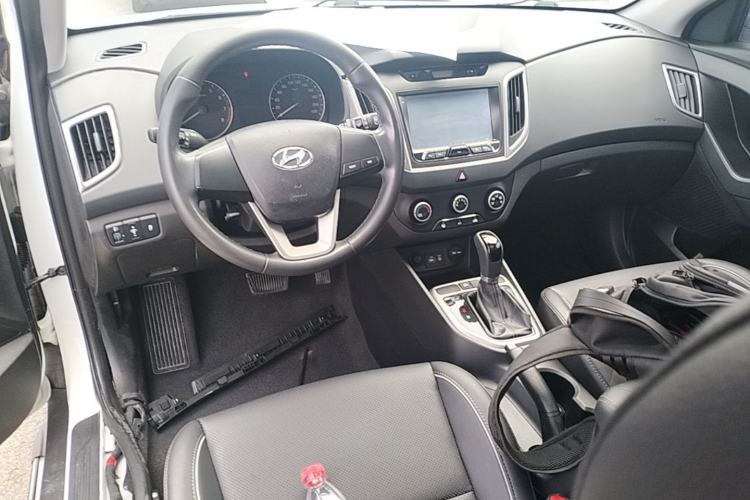 Used Hyundai ix25 2015 1.6L Automatic Two-Wheel Drive Smart GLS Trim Center Console
