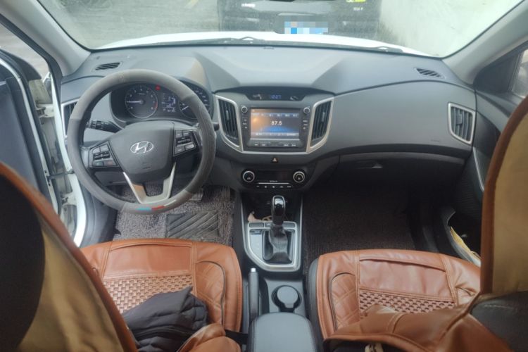 Used Hyundai ix25 2015 2.0L Automatic Two-Wheel Drive Intelligent GLS Center Console