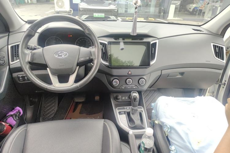 Used Hyundai ix25 2015 1.6L Automatic Two-Wheel Drive Smart GLS Trim Center Console