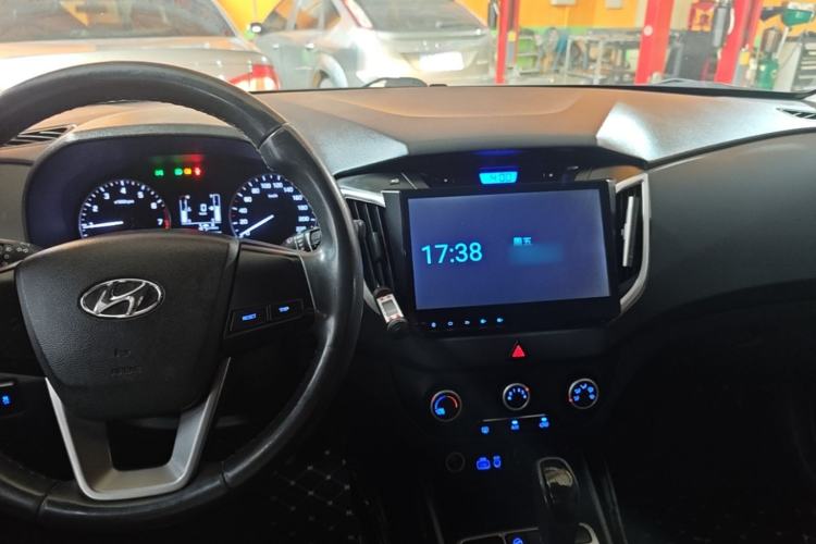 Used Hyundai ix25 2015 1.6L Automatic Two-Wheel Drive Smart GLS Trim Center Console