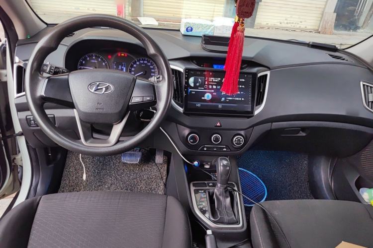 Used Hyundai ix25 2015 1.6L Automatic Two-Wheel Drive Fashionable GS Model Center Console