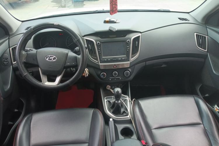 Used Hyundai ix25 2015 1.6L Manual Two-Wheel Drive Fashionable GS Model Center Console