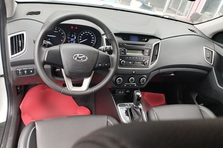 Used Hyundai ix25 2015 1.6L Automatic Two-Wheel Drive Smart GLS Trim Center Console