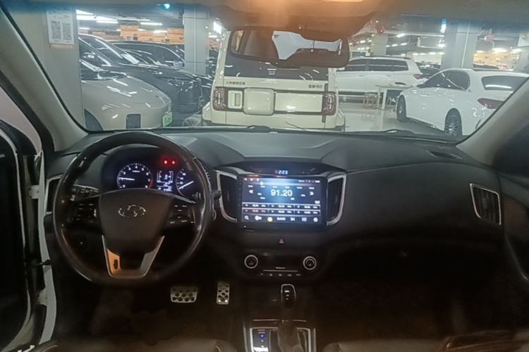Used Hyundai ix25 2015 1.6L Automatic Two-Wheel-Drive Deluxe DLX Model Center Console