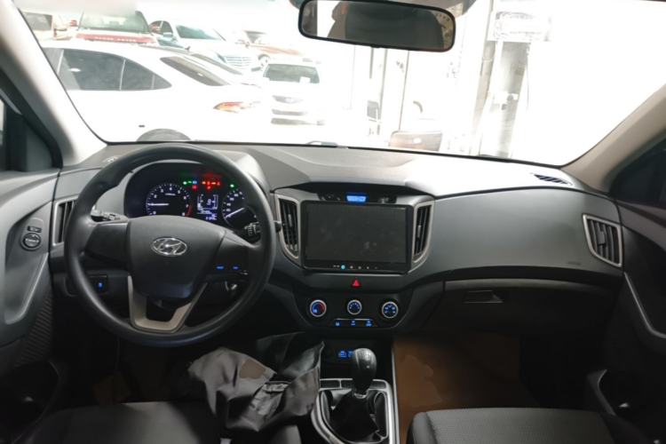 Used Hyundai ix25 2015 1.6L Manual Two-Wheel Drive Fashionable GS Model Center Console