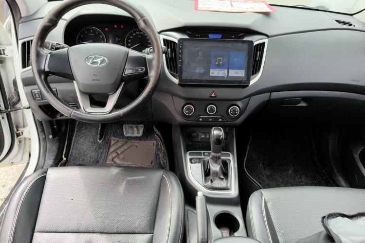 Used Hyundai ix25 2015 1.6L Automatic Two-Wheel Drive Smart GLS Trim Center Console