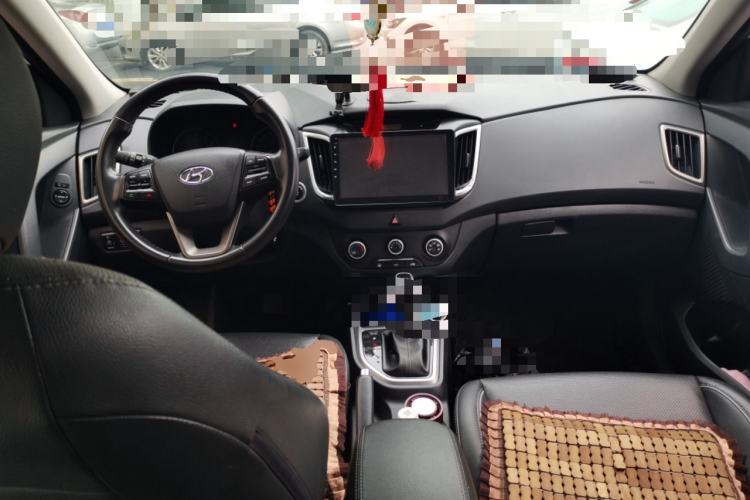 Used Hyundai ix25 2015 1.6L Automatic Two-Wheel Drive Smart GLS Trim Center Console