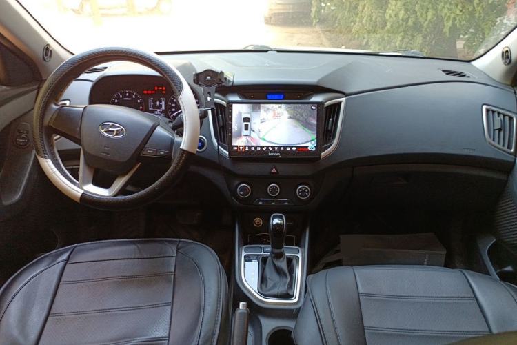 Used Hyundai ix25 2015 1.6L Automatic Two-Wheel Drive Smart GLS Trim Center Console